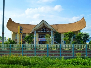 Nh&agrave; h&agrave;ng c&aacute;nh diều v&agrave;ng